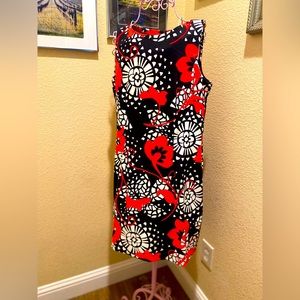 A-line shift dress in excellent condition. Fun pattern!